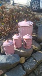 Roze emmer met voorraad blikken, Ophalen of Verzenden