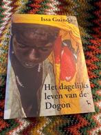 Het dagelijks leven van de Dogon/ Issa Guindo, Ophalen of Verzenden, Zo goed als nieuw, Europa