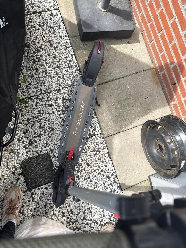 Elektrische step - Werkt perfect, zonder oplader, Fietsen en Brommers, Steps, Gebruikt, Elektrische step (E-scooter), Ophalen