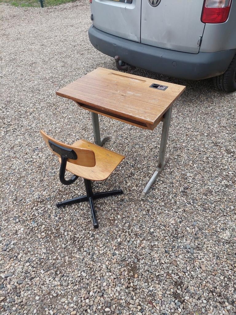 Schooltafel en stoel oud, Ophalen, Gebruikt, X, X