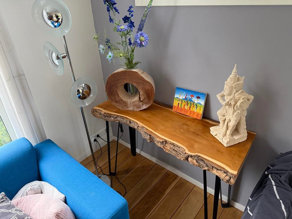 Sidetable met acasia hout en metalen poten, Huis en Inrichting, Tafels | Sidetables, Gebruikt, 100 tot 150 cm, Ophalen of Verzenden