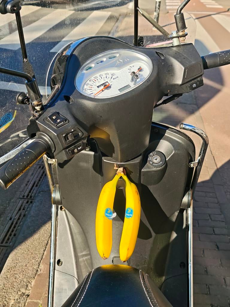 Twee bananen, Ophalen