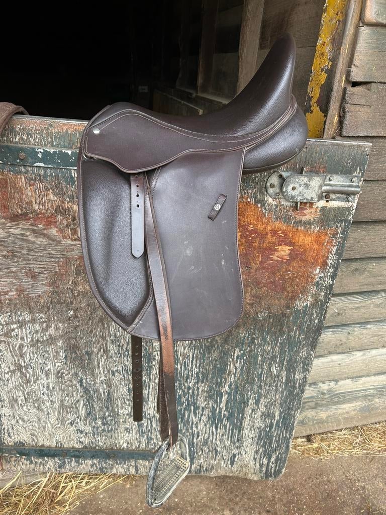 Wintec 500 bruin dressuur zadel, Dieren en Toebehoren, Paarden en Pony's | Zadels, Ophalen of Verzenden, Gebruikt, Dressuur