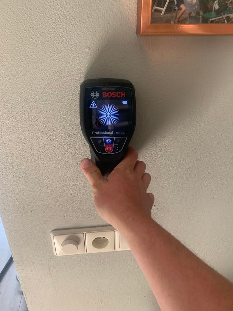 Te Huur: Bosch Professional D-tect 120 Muurscanner Detector, Doe-het-zelf en Verbouw, Meetapparatuur, Ophalen, Zo goed als nieuw
