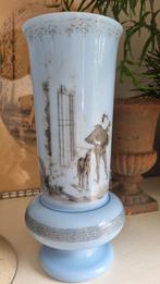 Antieke Franse opaline vaas met afbeelding man met hond, Ophalen of Verzenden