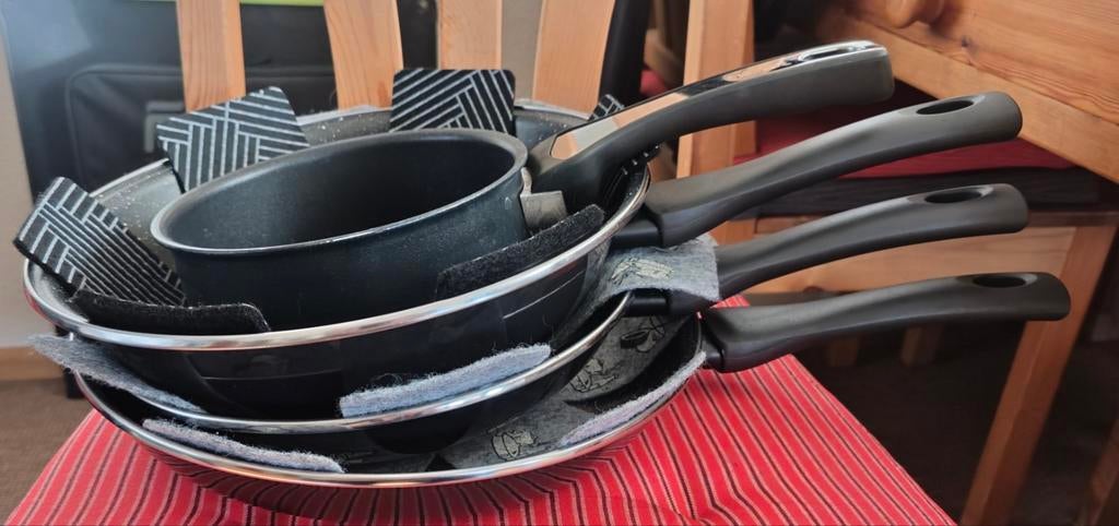 Pannenset: 3x Brabantia pannen & 1x Tefal steelpan, Huis en Inrichting, Keuken | Potten en Pannen, Ophalen of Verzenden, Gebruikt