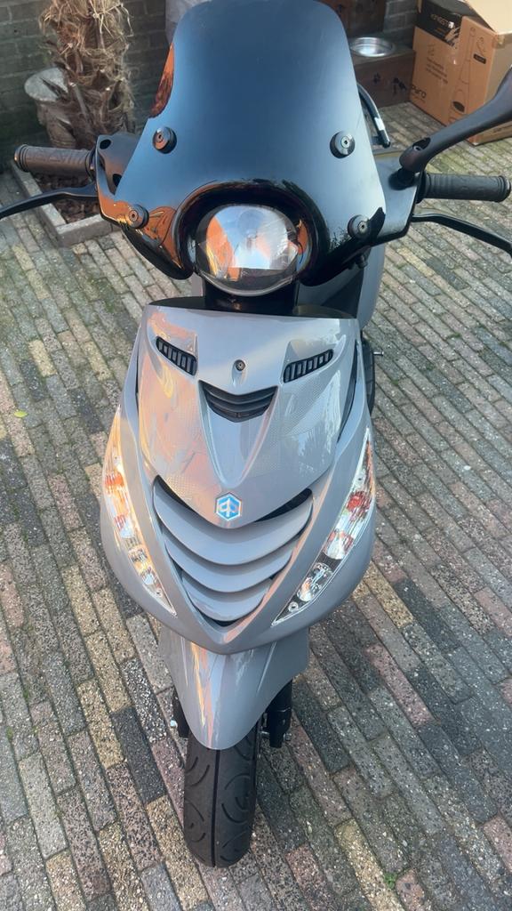 Piaggio zip 70cc, Fietsen en Brommers, Scooters | Piaggio, Ophalen, Tweetakt, Zo goed als nieuw, 70 cc