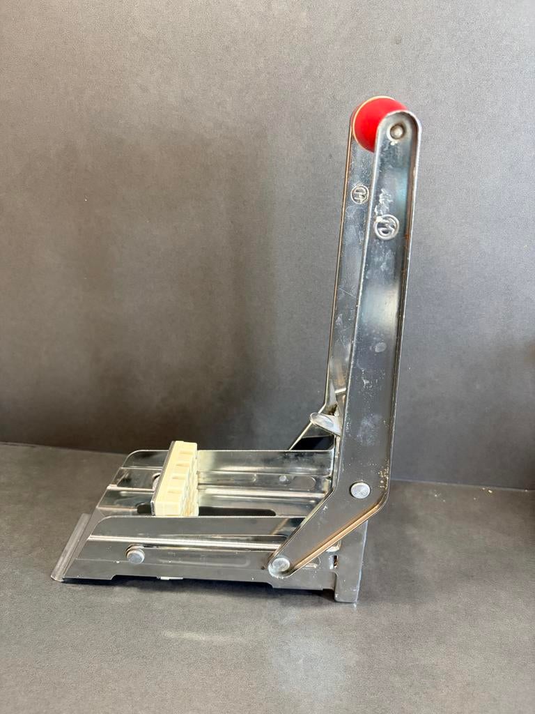 Tomado patatsnijder - Vintage frietsnijder, Huis en Inrichting, Keuken | Keukenbenodigdheden, Zilver, Ophalen of Verzenden, Metaal