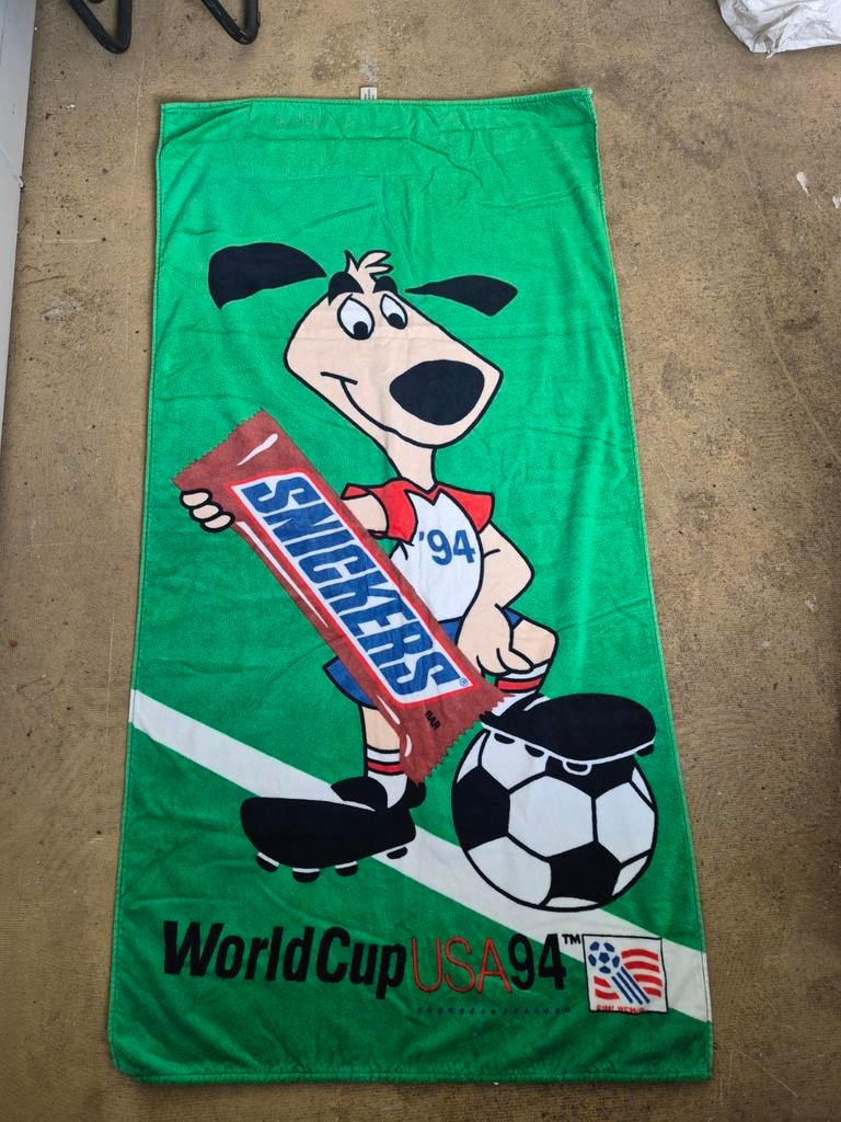 Snickers World Cup USA '94 Handdoek Voetbal Mascotte, Ophalen of Verzenden, Nieuw, Overige sporten, Overige typen
