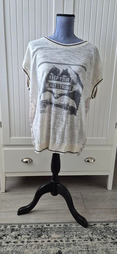 Zomerse top, merk KOCCA mt M, Maat 38/40 (M), Beige, Ophalen of Verzenden, Zo goed als nieuw