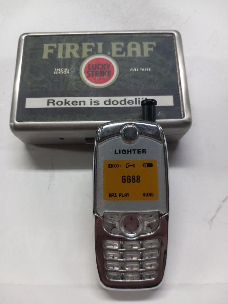 RVS Sigaretten Doosje Lucky Strike met Aansteker, Verzamelen, Rookartikelen, Aanstekers en Luciferdoosjes, Aansteker, Ophalen of Verzenden