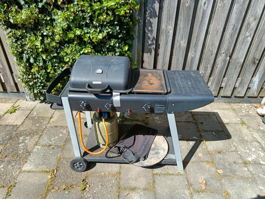 Gebruikte barbecue met gasfles en bakplaat, Ophalen, Gebruikt, Onbekend