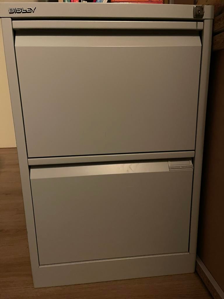 Oerdegelijke en nette stalen Bisley archiefkast, Huis en Inrichting, Kasten | Roldeurkasten en Archiefkasten, Gebruikt, Minder dan 100 cm