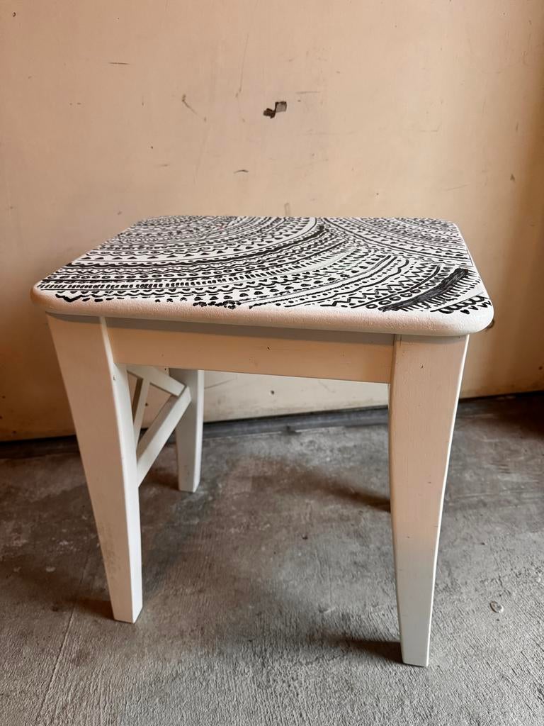 Wit krukje met zwart-wit patroon, Ophalen, Gebruikt, Hout