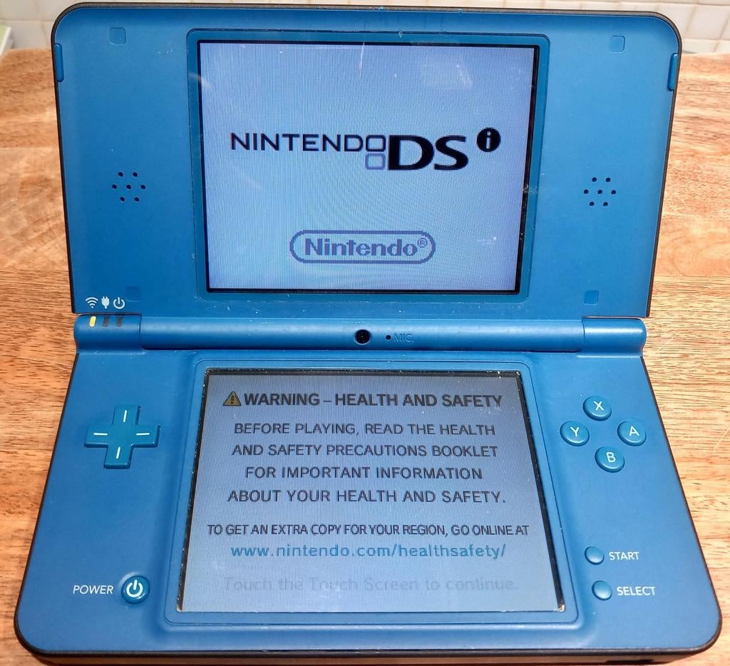 Nintendo DSi XL blauw met R4-kaart en beschermhoes, Ophalen of Verzenden