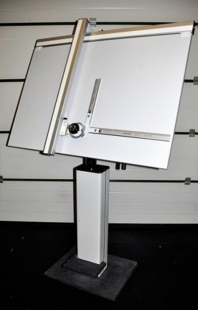 Verstelbare tekentafel met liniaal, Ophalen