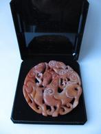 Handgesneden rode jade Chinese pendant, Ophalen of Verzenden