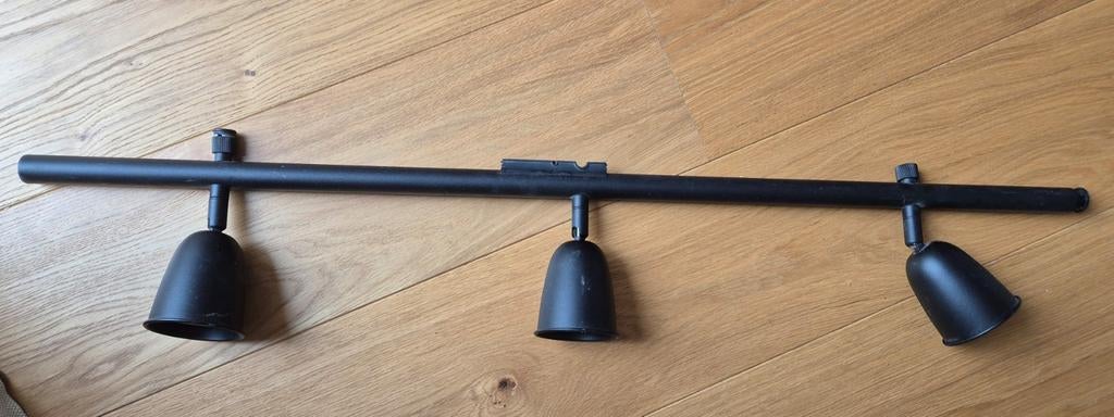 Ikea SKURUP
Plafondrail 3 spots zwart, Ophalen, Metaal of Aluminium, Zo goed als nieuw, Modern