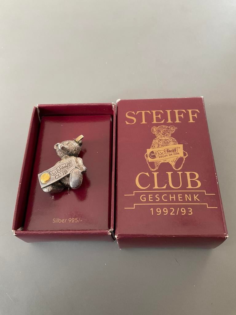Steiff broche Club geschenk 1992/93, zilver 925, 17 gram., Ophalen of Verzenden, Zo goed als nieuw, Overige typen, Steiff