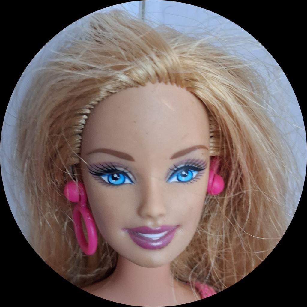 Barbie pop MATTEL 1999 met oorbellen, Verzamelen, Poppen, Ophalen of Verzenden, Gebruikt, Pop