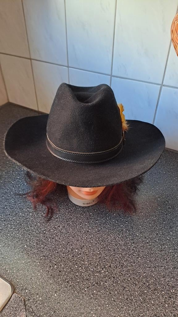 Zwarte vintage wollen hoed met veer Crambes, Hoed, Onbekend, Ophalen of Verzenden, Zo goed als nieuw