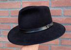 Akubra The outback zwart, Kleding | Heren, Hoed, Akubra, Ophalen of Verzenden, 57 cm (M, 7⅛ inch) of minder