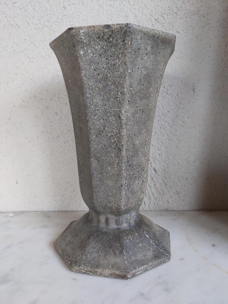 Mooie oude franse gietijzeren achthoekige vaas, Antiek en Kunst, Curiosa en Brocante, Ophalen of Verzenden