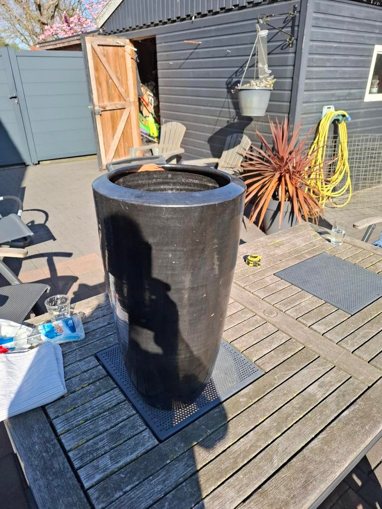 Hoge donker bruine vaas 60 cm, rond, met kleine beschadiging, Overige materialen, Gebruikt, 40 tot 70 cm, Ophalen