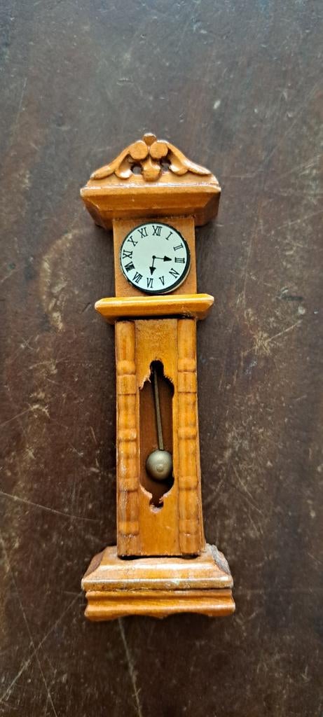 Poppenhuismeubeltjes, Ophalen