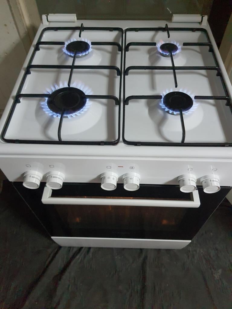 Bosch gasfornuis met Elektrische heteluchtoven werkt super, Witgoed en Apparatuur, Fornuizen, Ophalen, Minder dan 85 cm, 4 kookzones