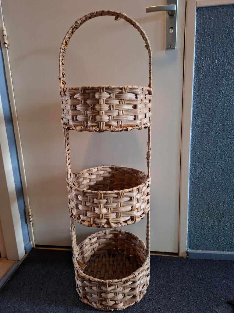 Grote rieten etagere, Ophalen, Gebruikt