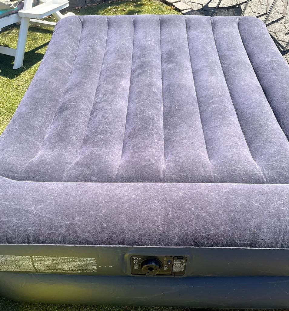 Intex Zelfopblaasbaar Luchtbed 200x150x45 cm - 2-persoons, Gebruikt, 2-persoons, ., Ophalen of Verzenden