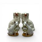 Vier Staffordshire sculpturen, ‘hoerenhondjes’ en varkentjes, Ophalen of Verzenden, Gebruikt, Dier