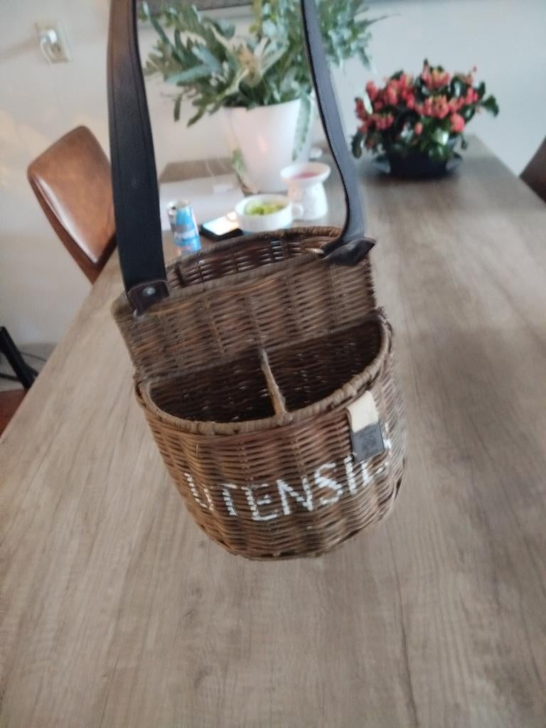 Untensils rattan Riviera maison, Huis en Inrichting, Woonaccessoires | Schalen en Manden, Ophalen of Verzenden, Zo goed als nieuw