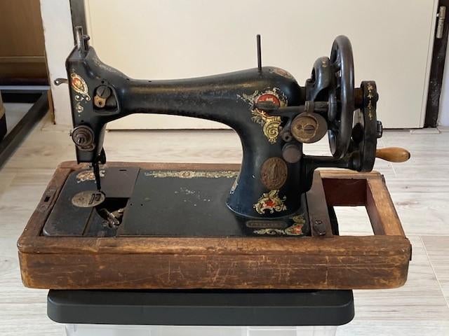 Te koop Antieke Naaimachine, Antiek en Kunst, Antiek | Naaimachines, Ophalen