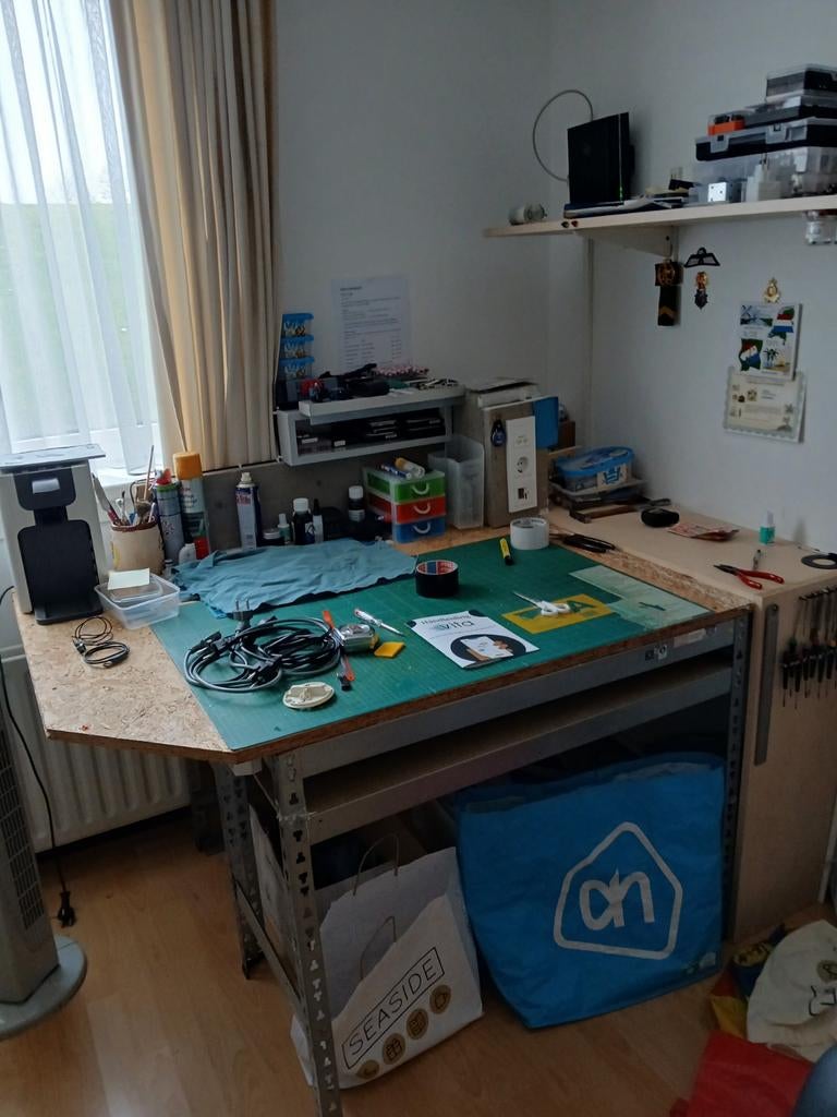 Werktafel compleet met stroom internet en usb, Ophalen, Gebruikt