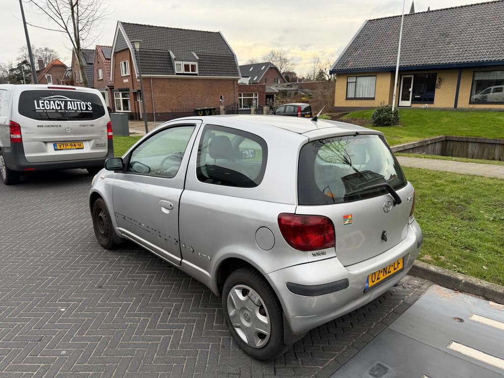 Toyota Yaris 1.0 VVT-i Terra - APK 12/2026 - RIJDT & SCHAKEL, Auto's, Toyota, Stof, Gebruikt, 4 cilinders, 400 kg