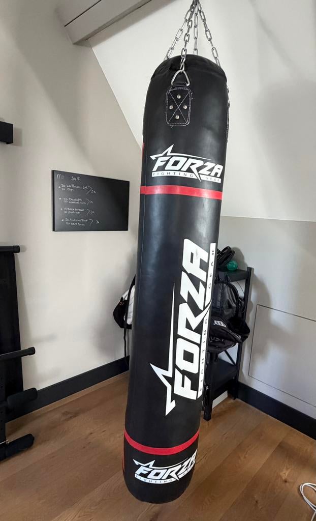 Bokszak, scheenbeschermers en handschoenen, Ophalen, Zo goed als nieuw, Bokszak