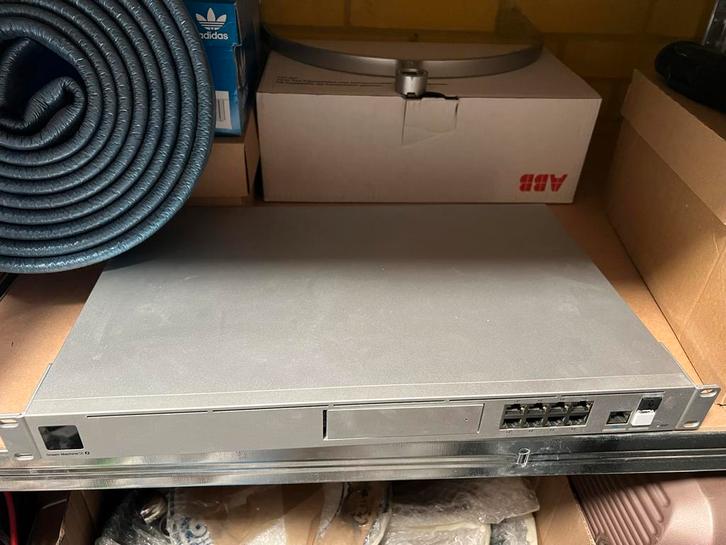 Ubiquiti UniFi Dream Machine Special Edition (UDM SE), Computers en Software, Netwerk switches, Zo goed als nieuw, Ophalen of Verzenden