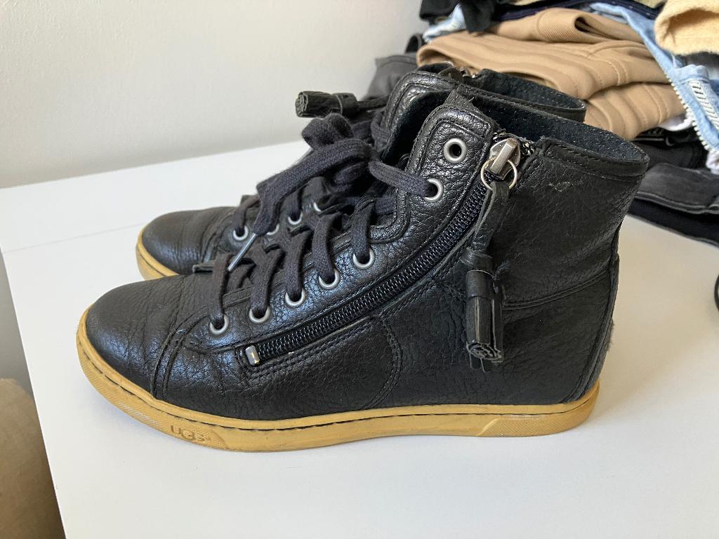 UGG Blaney 36, Kleding | Dames, Schoenen, UGG, Zwart, Ophalen of Verzenden, Sneakers of Gympen