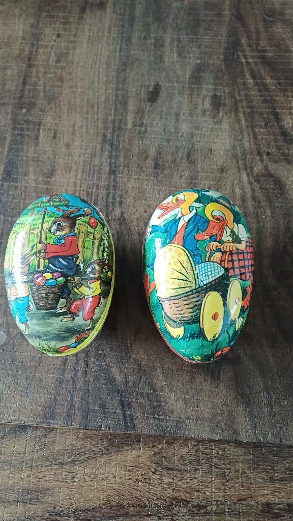 Antieke papiermache paaseieren, 17 en 15,5 cm, Diversen, Pasen, Ophalen of Verzenden, Zo goed als nieuw