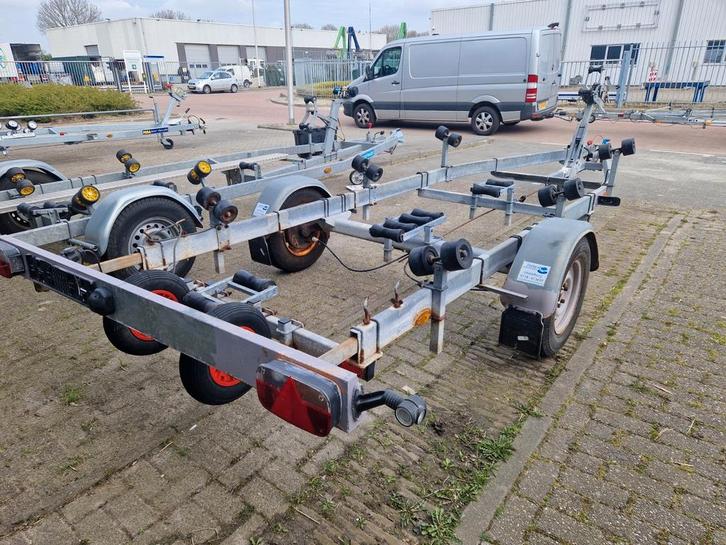 Kalf trailer met een 1800KG as opknapper !!!, Watersport en Boten, Boottrailers, Gebruikt, Minder dan 1500 kg, Minder dan 6 meter