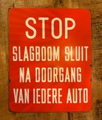 Emaille Bord STOP Slagboom Sluit Na Doorgang Van Iedere Auto, Ophalen of Verzenden, Gebruikt, Reclamebord
