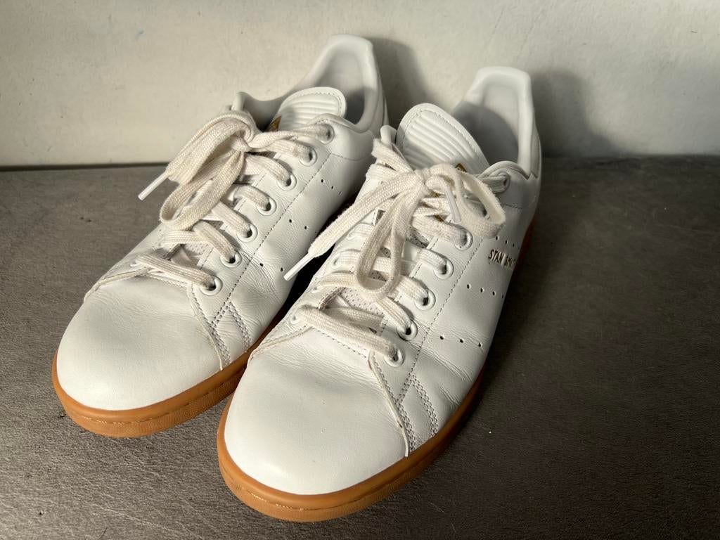 Adidas Stan Smith wit leren sneakers maat 42 gum sole, Kleding | Heren, Schoenen, Ophalen of Verzenden, Zo goed als nieuw, Wit