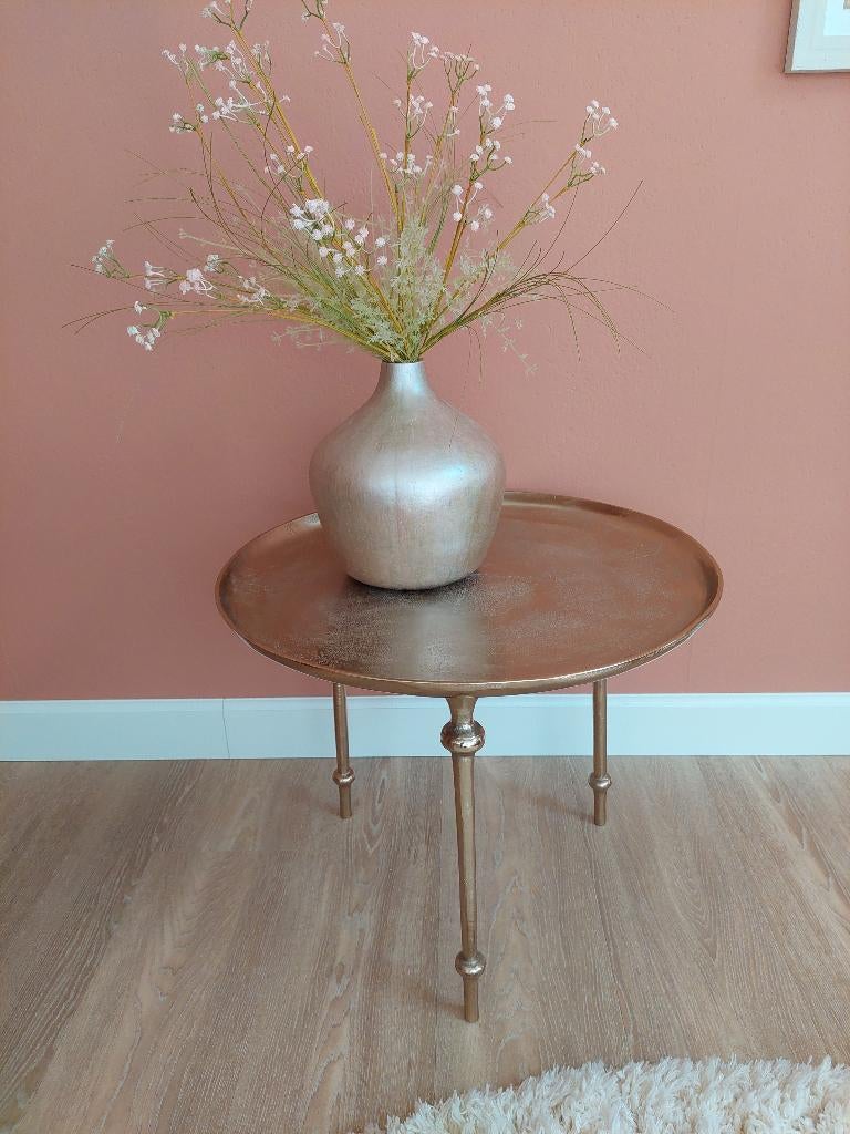 Riverdale bijzettafel doorsnee 63 cm., Huis en Inrichting, Metaal of Aluminium, Rond, 55 tot 75 cm, Zo goed als nieuw