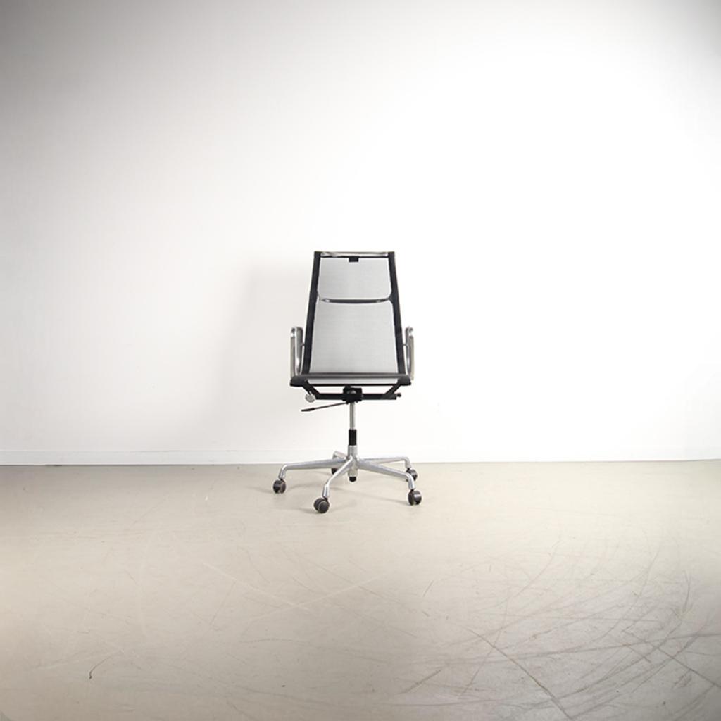 1x Vitra Eames EA 119 Bureaustoel Zwart Netweave – Gepolijst, Niet ingevuld, Zwart, Niet ingevuld, Ophalen of Verzenden