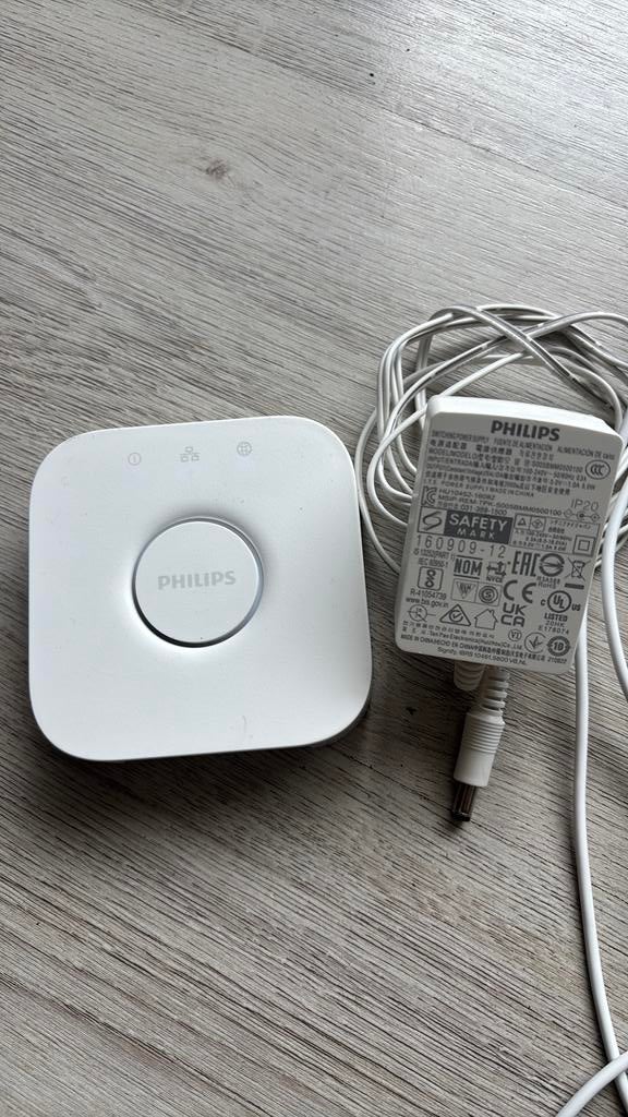 Phillips Hue bridge en Play Lamp met voeding, Ophalen, Zo goed als nieuw, Detector, Sensor of Melder, Rook