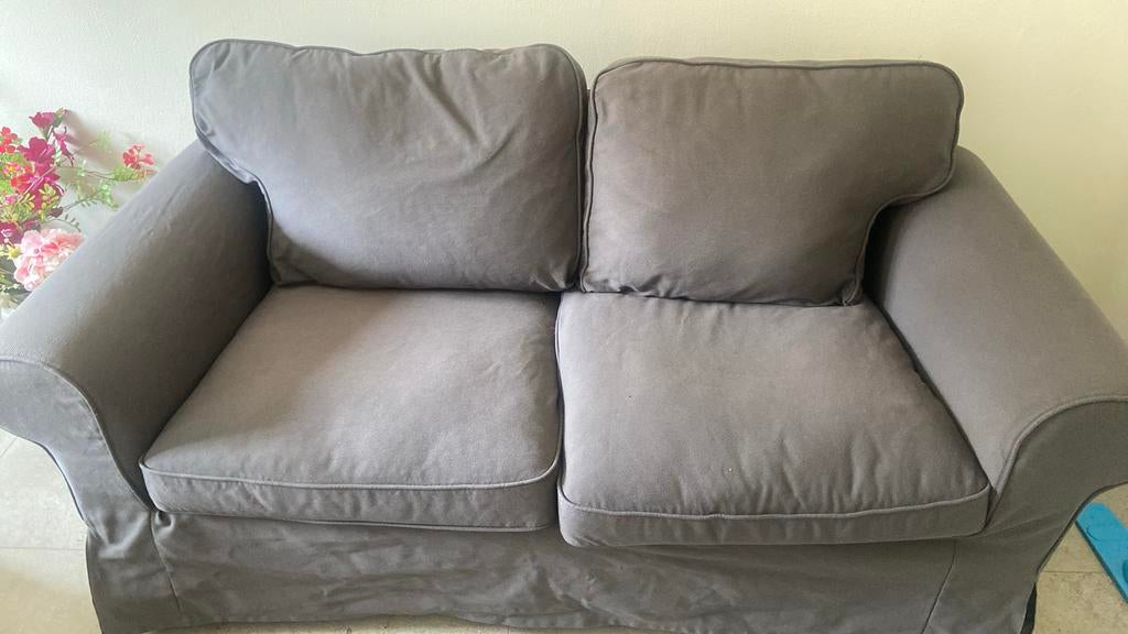 Ektorp 2 zitsbank grijs, Huis en Inrichting, Banken | Bankstellen, Ophalen, Tweepersoons, 75 tot 100 cm, Zo goed als nieuw