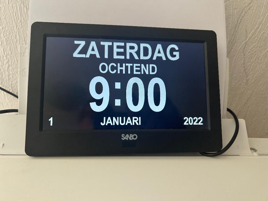 te koop een digitale grote klok voor oudere, Huis en Inrichting, Ophalen, Wandklok