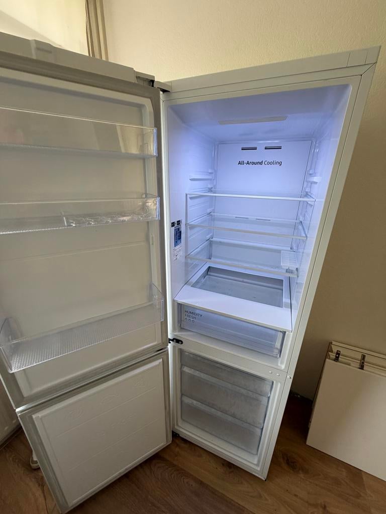 Samsung Koelvriescombinatie - Zo goed als nieuw, Witgoed en Apparatuur, Koelkasten en IJskasten, Ophalen, 200 liter of meer, Met aparte vriezer